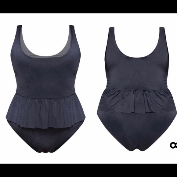 Beautiful black peplum swimsuit - Picture 2 of 3